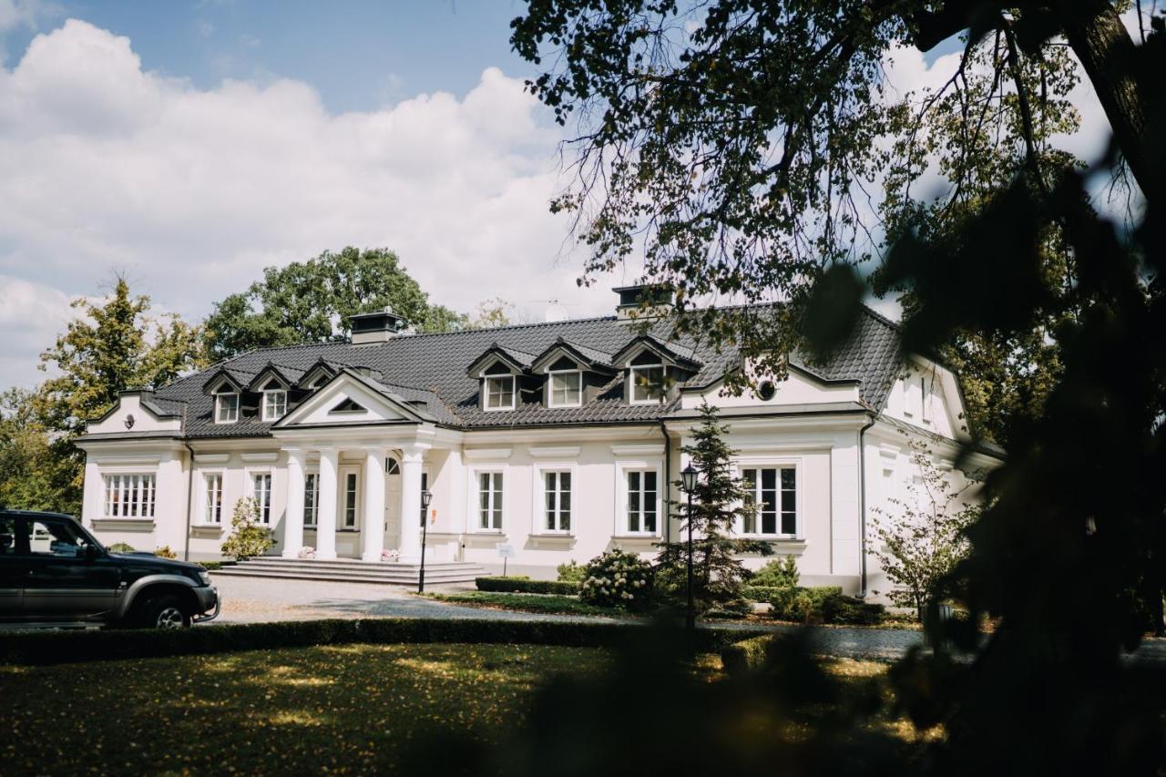 Hotel Przy Dworze Lesna Podlaska ภายนอก รูปภาพ