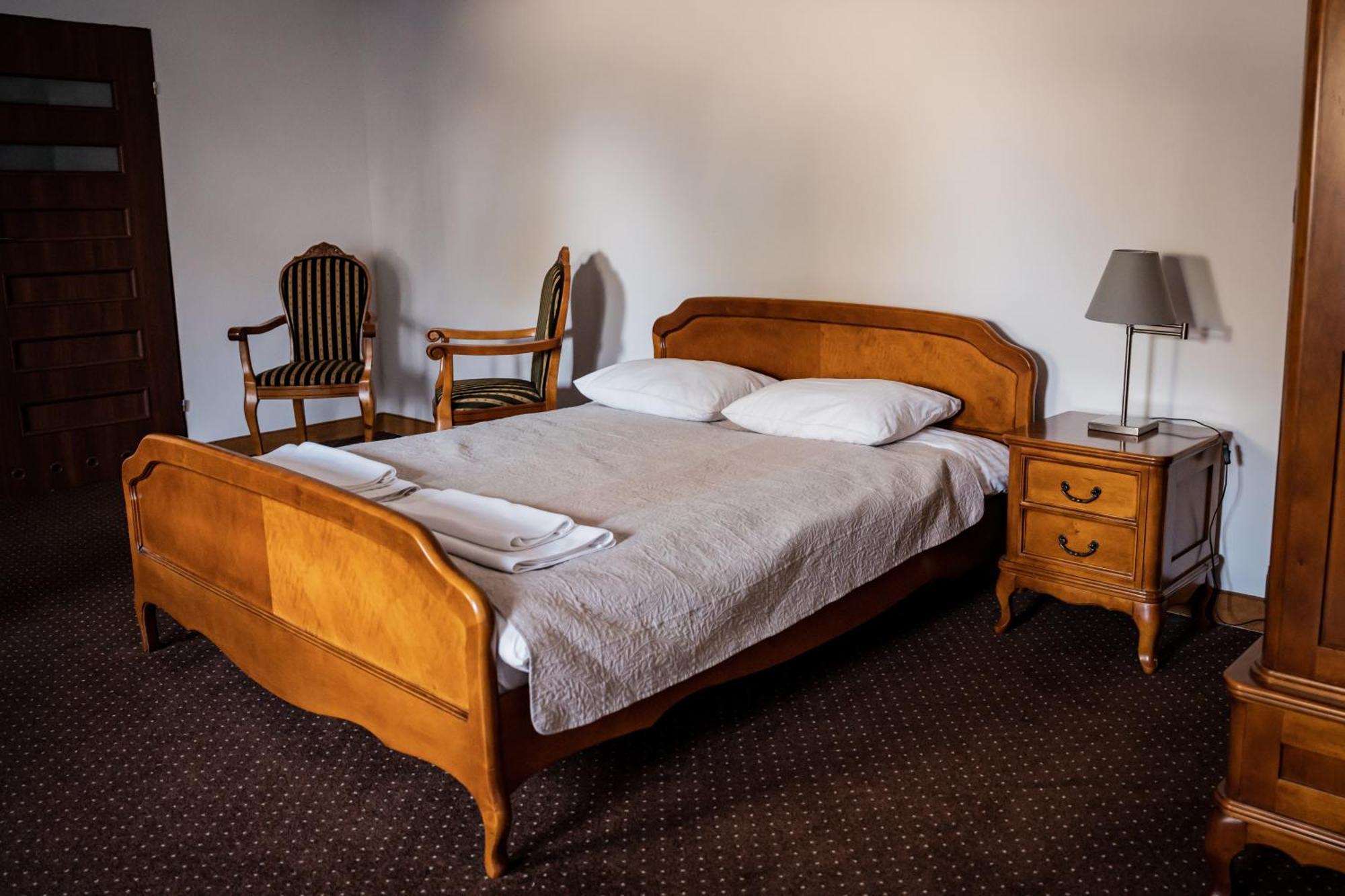 Hotel Przy Dworze Lesna Podlaska ภายนอก รูปภาพ