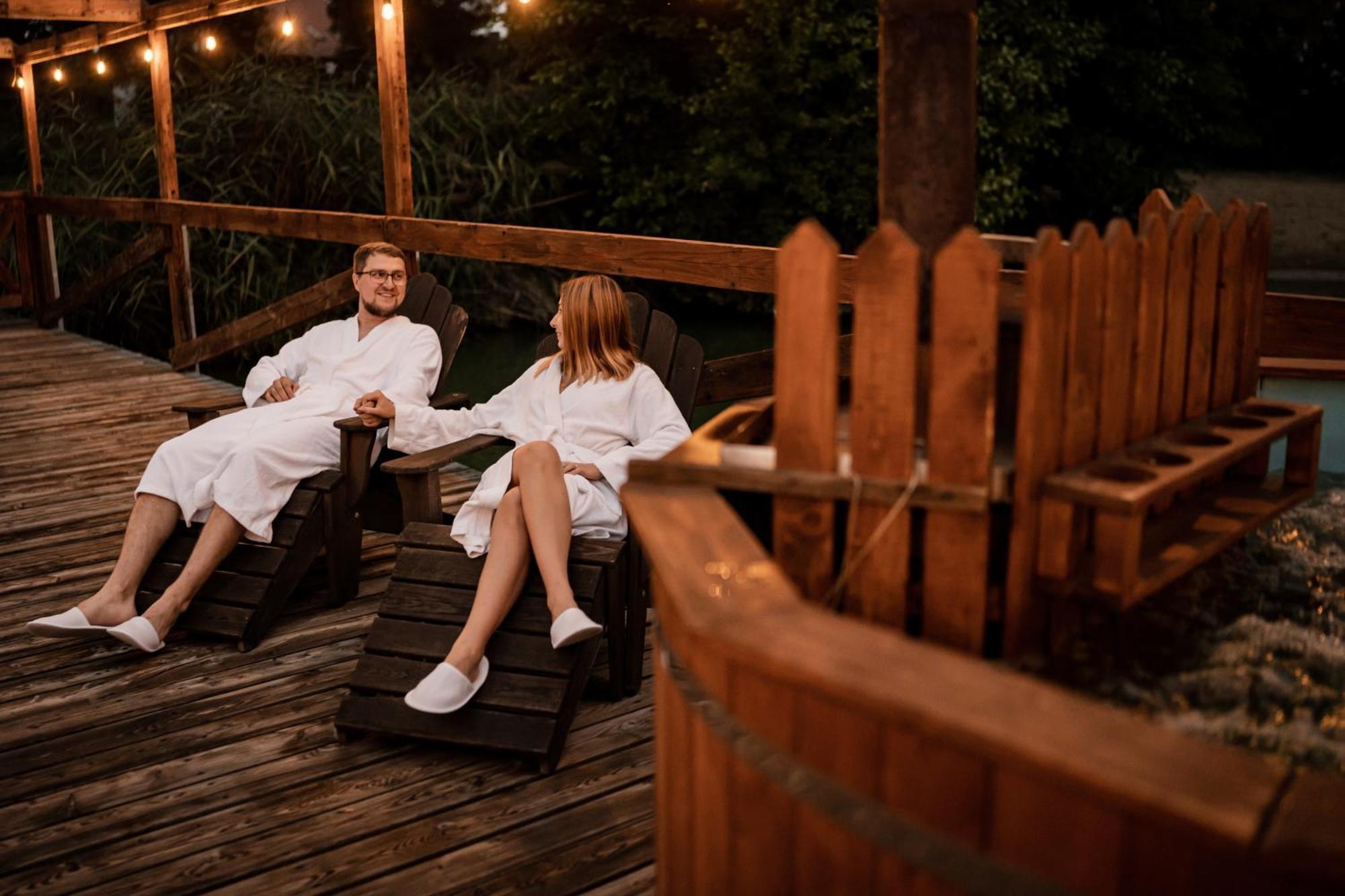 Hotel Przy Dworze Lesna Podlaska ภายนอก รูปภาพ
