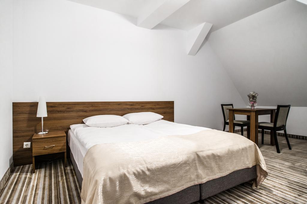 Hotel Przy Dworze Lesna Podlaska ห้อง รูปภาพ